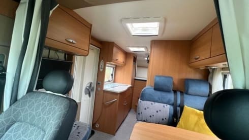 Roadrunner – Beautiful and very well maintained motorhome with lots of space