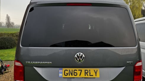 Riley – 🚐 Cozy 4-Berth VW Camper