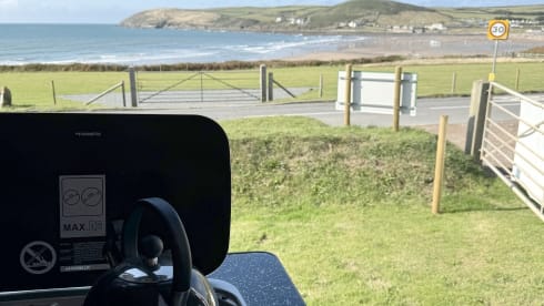 Wellington – Dog Friendly Peugeot Boxer 2 berth