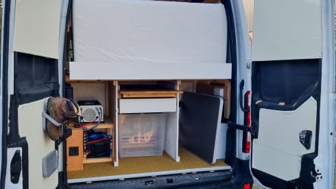 De EcoExpress – New: Luxury gas-free off-grid camper