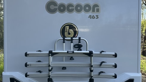 Location de camping-car semi-intégré de luxe Benimar – automatique – 5 places – 2026