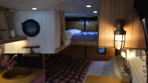 Sally Vanzilla – Handcrafted Citroën Relay Camper – Sleeps 4, Off-Grid Ready