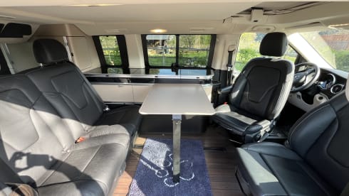 Sprokmobiel – 4p Mercedes-Benz campervan uit 2022