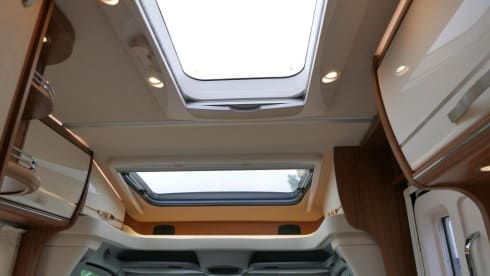 2p Mercedes-Benz semi-integrated uit 2016