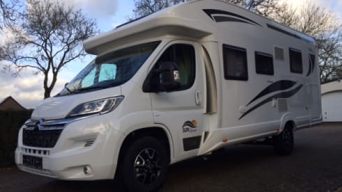 T595 – New SUNDRIVER semi-integrated motorhome (max. 5 people)