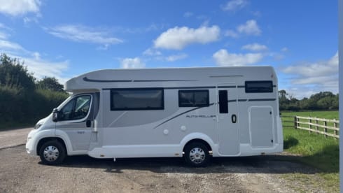 Minnie – 6 berth Roller Team semi-integrated from 2021