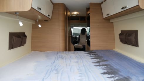 McLouis 5 Menfys Silverline, Sleep / 4 Seats.