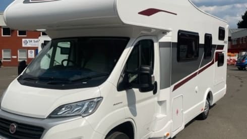 SEAL 50 FAMILY SPECIAL – 6 berth Rimor alcove from 2021
