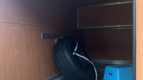 beautiful spacious camper with xxl garage
