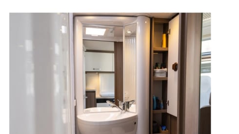 WoMi – Motorhome, semi-integrated Carado