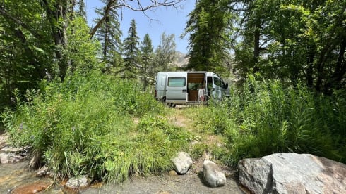 Fred – Cozy Bus Camper Automatic - Takes you everywhere, and back!