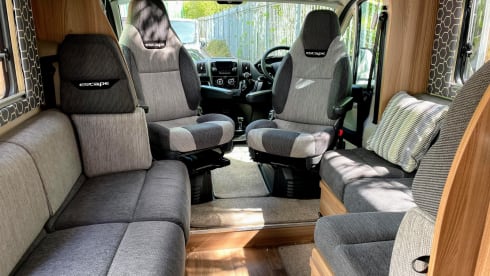 Luxury 6 Berth Motor home Perfect for Family Escapes