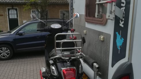 nooitverwacht – beautiful 6.05m with solar panel oven 2.8 jtd and scooter carrier