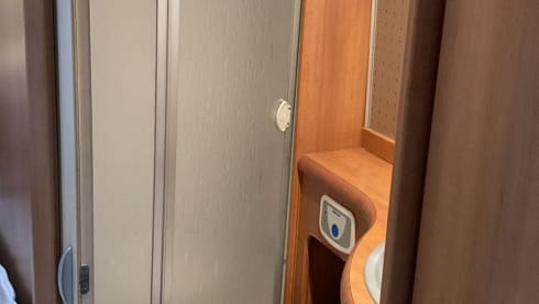 Luxury Comfort 3/4berth Off Grid /Skytv/5g WIFI/Solar/LPG/Bike rack