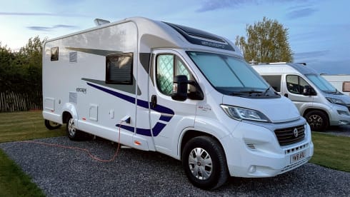 Luxury 6 Berth Motor home Perfect for Family Escapes