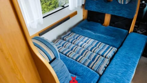 Spacious family camper 6p Air conditioning Bunk bed Solar Alcove Tow bar