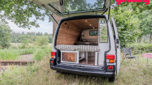 Brum – Volkswagen campervan from 2002 (2p)
