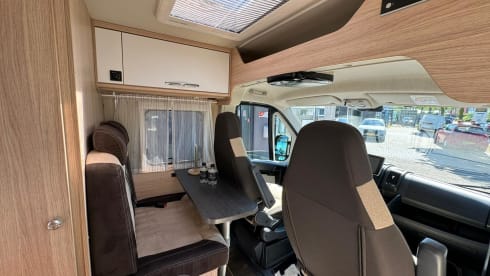 Complete Camperbus – Pössl camper Automaat met dakairco