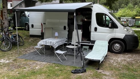 Rocky  – 2p Peugeot bus uit 2012