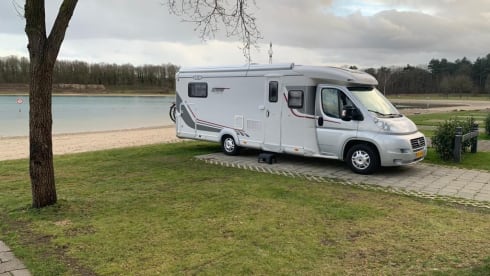 Beautiful, large and very comfortable 2p LMC semi-integral from 2009