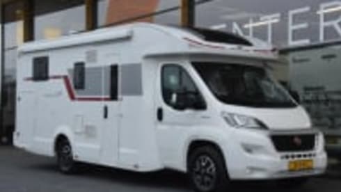 Roadhouse camper naam roadsurfer – 4p Roller Team semi-integrated from 2021