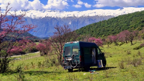 Gaia – Gaia - cozy green camper with wood stove