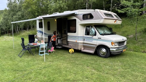 Amerikaanse camper – 6-person Ford E350 7.3L V8 turbo diesel