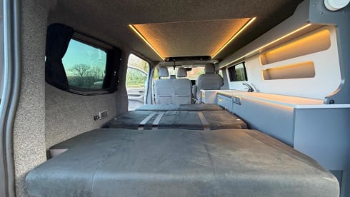 C1 – Volkswagen-Campingbus mit 4 Schlafplätzen ab 2025