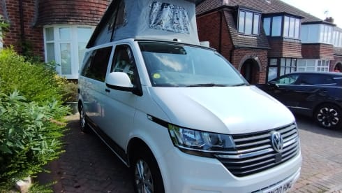 Dinah – 4 berth Volkswagen campervan from 2020