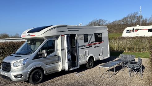 Charlie – HIGH SPEC - 5 berth Roller Team Motorhome - Free Wifi & Insurance - 2024