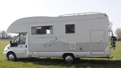 Spacious family camper Rimor NG8