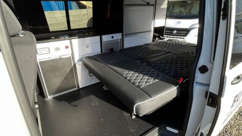 YR71KTO NOMAD LONDON – 4 Berth Nomad Camper LONDON - ROMFORD
