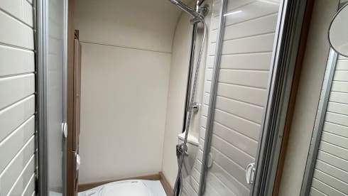 Luxury 4 pers. with fixed French bed and a pull-down bed