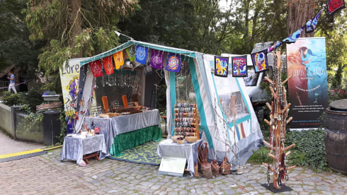 Lady – Comfortable, cheerfully pimpered, light Safari bus camper