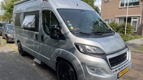 Grizzly the Gray – Self-sufficient Peugeot Boxer Camper for 2 Persons