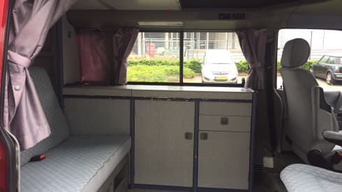 Pepper – 4p off-grid Volkswagen t4 Westfalia California 1991 extra spacious