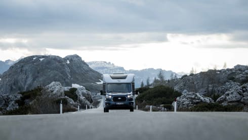 Brom – 4p Carado from 2024, semi-integrated new camper