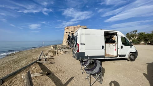 Sallie – 2p Peugeot bus uit 2016