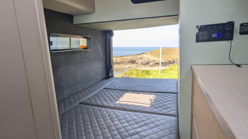 The Wanderer – 4 berth Mercedes-Benz Sprinter Off Grid 2018