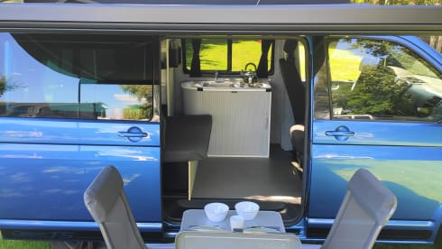 Sturdy Volkswagen T5 bus camper for 2-4 people