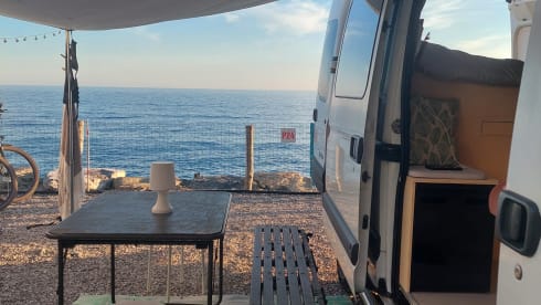 Atmospheric modern bus camper (3 pers)