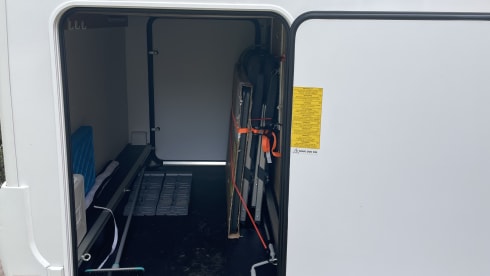 Glamping! – 5p Adria Mobil semi-integrated uit 2021