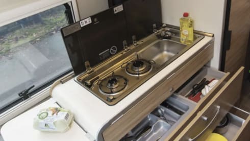 Henry  – Explore in Style with Luxury Hymer Grand Canyon S Crossover