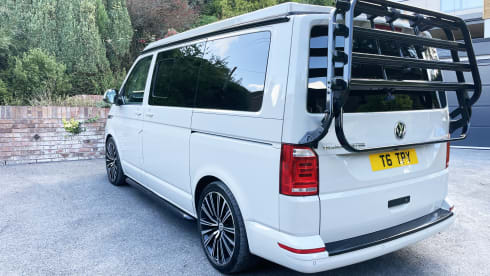 The Lillie camper – 4 berth VW T6.1 camper with awning