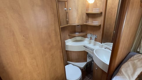 Edens Wanderlust – Luxury camper with every convenience, a dream on wheels!