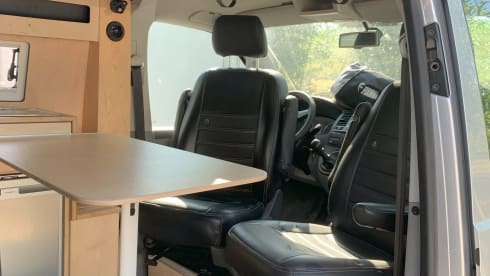 Saampjes – 4/5 Person Volkswagen T5 from 2012