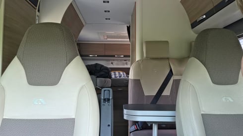 Automaat – 2p Adria Mobil semi-integrated uit 2017