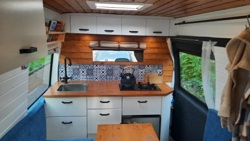 Cozy and neat VW camper bus 2.5TDI