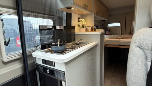 Making Memories 10 – 2024 Hymer Free 602 Automatic with a pop-top roof and a 4-person bike carrier