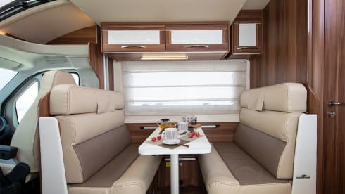Jenny – 6 berth automatic Rollerteam 747